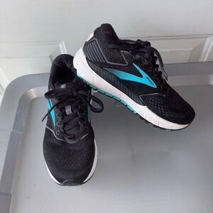 Brooks Ariel black sneakers size 8.5